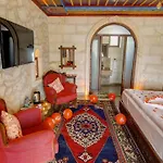 Konukevi Hikmet's House 4*
